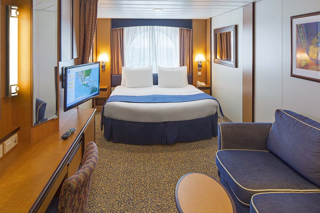 royal-caribbean-explorer-of-the-seas-esterna-spaziosa