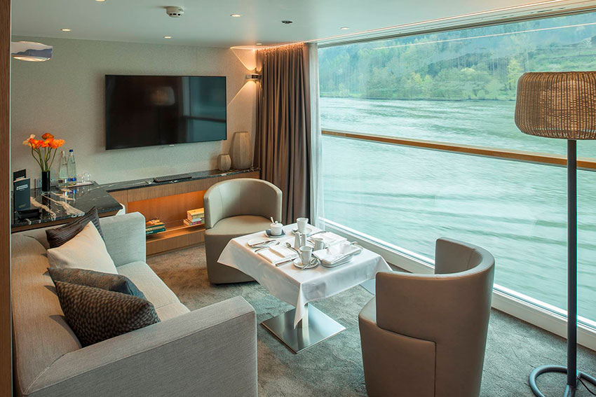 Royal Balcony Suite scenic-scenic-jewel-r-ra